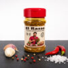 El Rasso Gewürzdose mit Chili, Knoblauch, Pfefferkörnern und Salz auf dunkler Fläche.